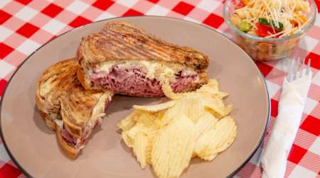 Patty melt, chips & pasta salad