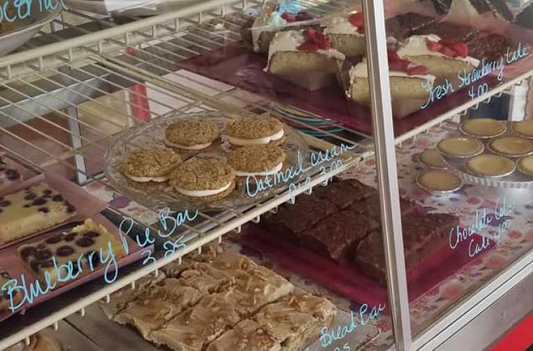 Dusty Rose Cakes & Bakery Explore Bartlesville, OK