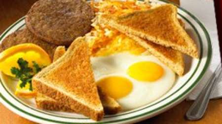 Eggs, sausage, hashbrowns & toast