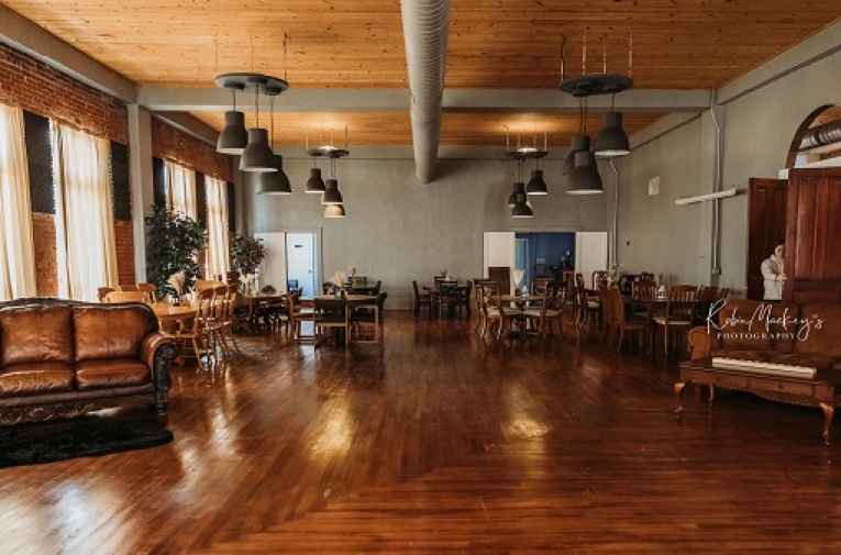 Rustic Loft Explore Bartlesville, OK