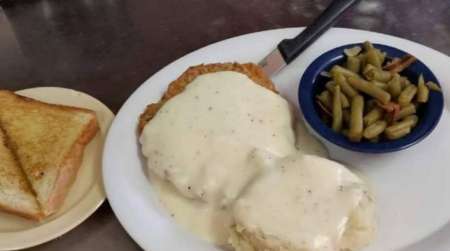Chicken fried steak, mashed potatoes, green beans & Texas toast